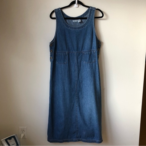 VINTAGE denim midi dress with buttons at sides and patch pockets. - Picture 4 of 6